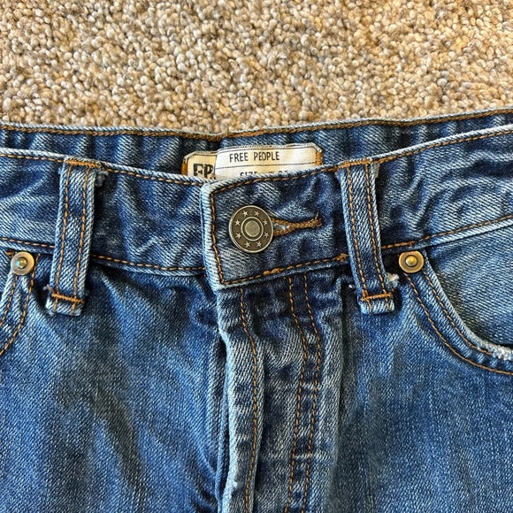 Free People short cut off Jean shorts. 2” inseam. Stretch. Medium wash. Raw hem - Picture 3 of 8